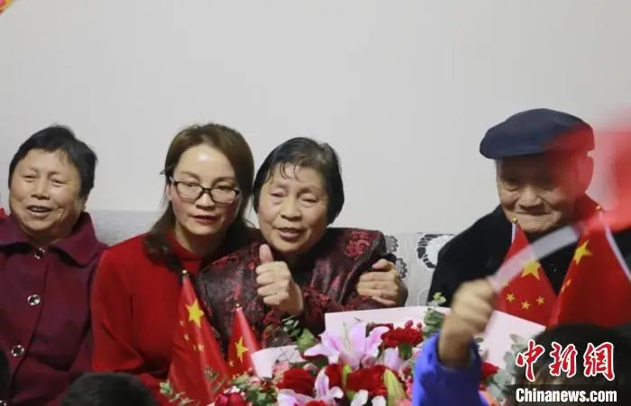 中国航天员|航天员在太空怎么洗头、化妆、取货……太空生活N个问答，快讲给孩子