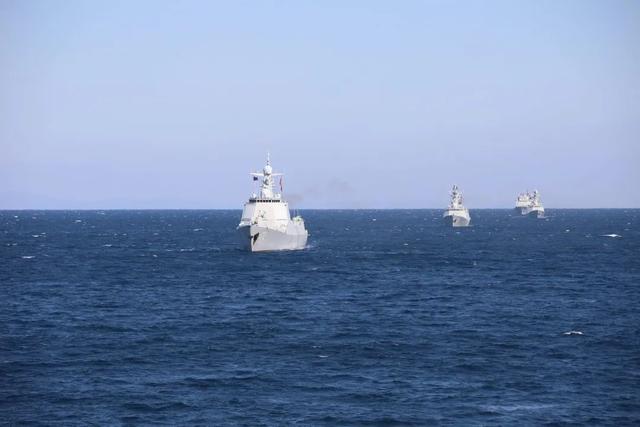 中俄联合舰队已通过津轻海峡要绕日本一圈警告其不要引狼入室