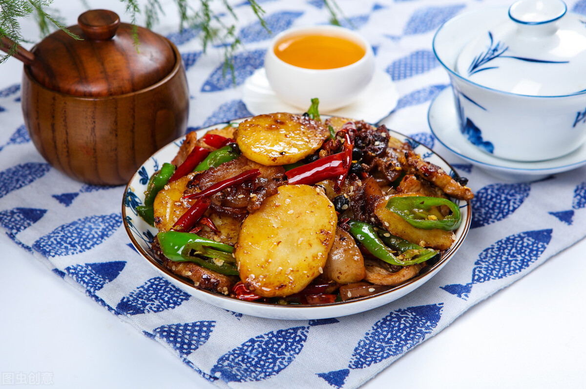 回锅肉炒土豆片这么做的干锅太下饭了粉糯入味太好吃啦