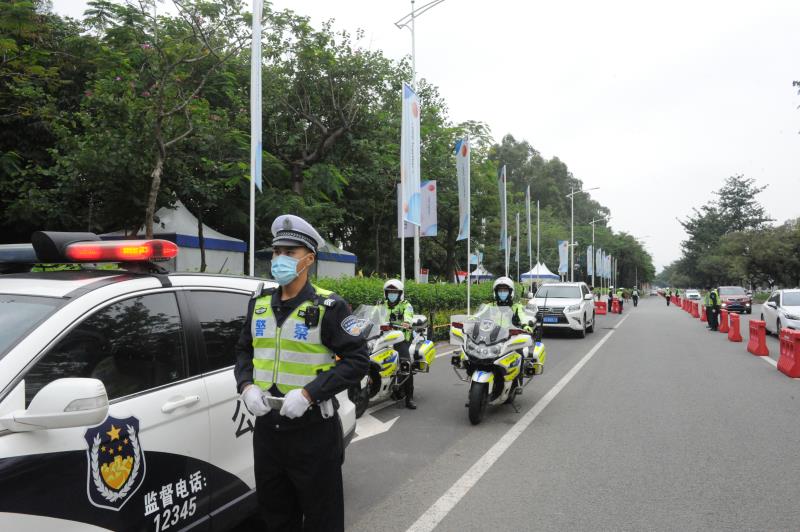 东莞交警松山湖大队24小时不停歇全力护航华为开发者大会成人高考