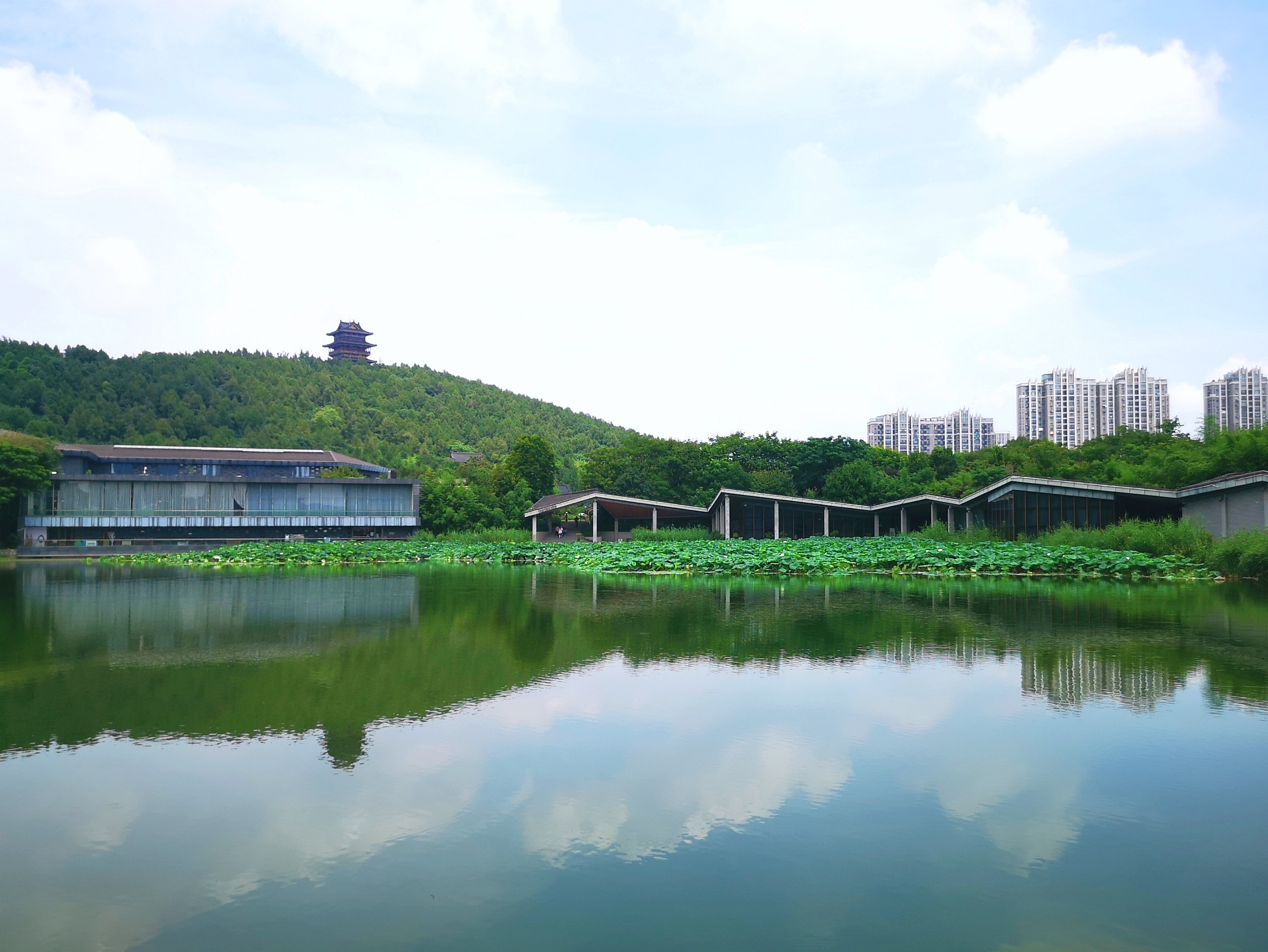 徐州有个景点是国内最大的汉文化主题公园展现了两汉文化精髓