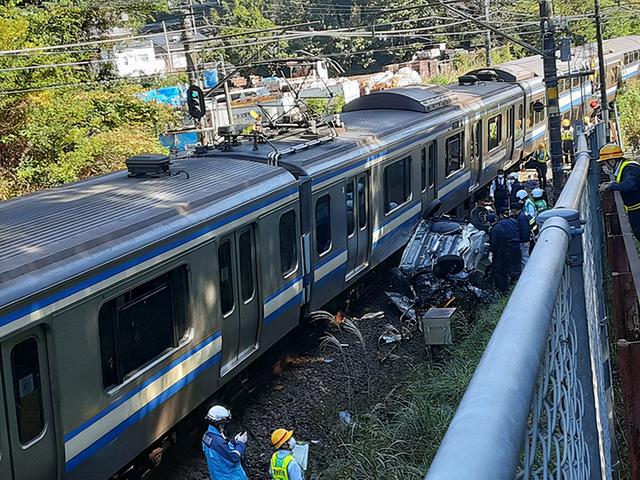 日本一载670人电车与轿车相撞已致1人死亡