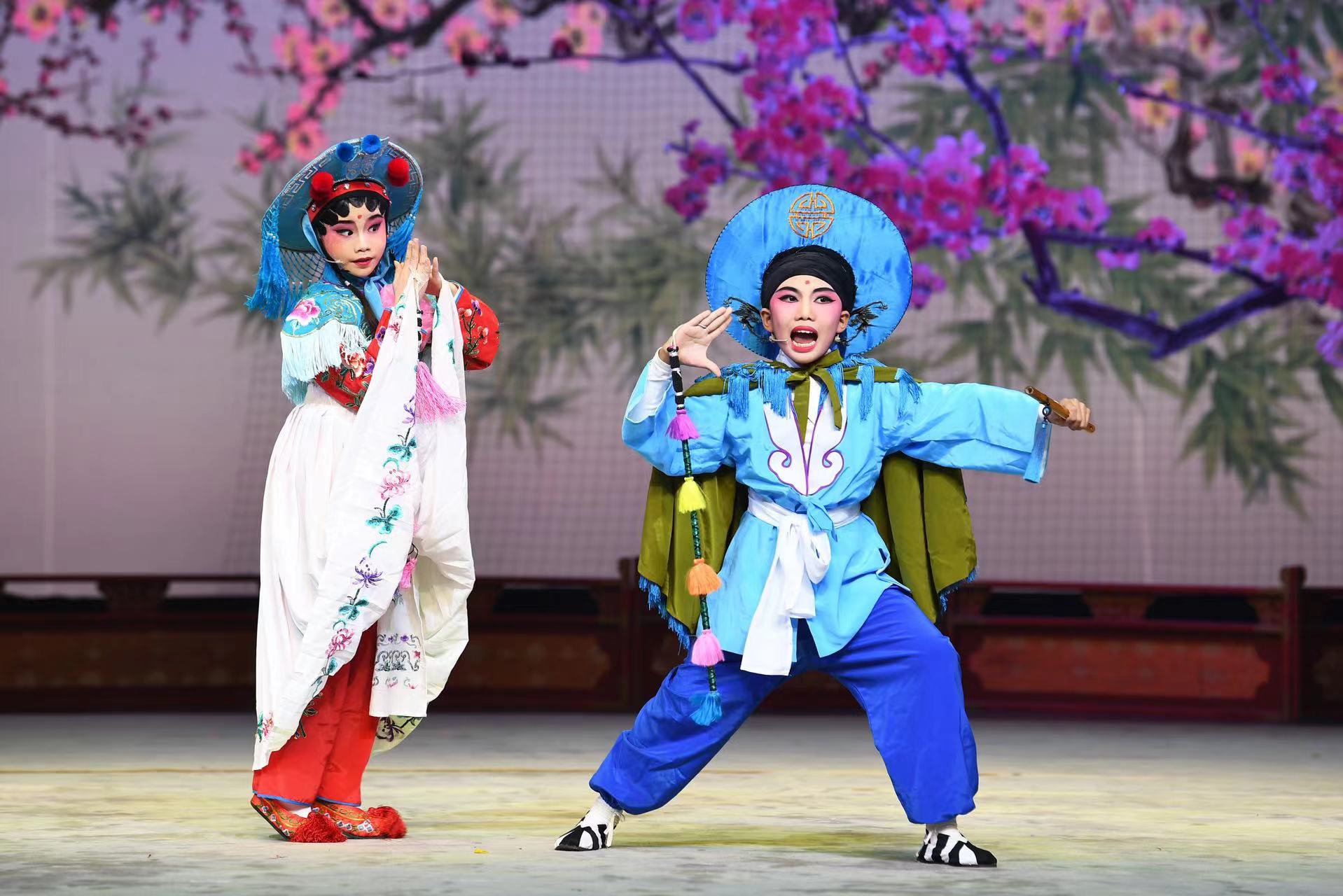 南国红豆发新芽粤剧进校园广州市中小学高水平团队粤剧交流展演成功