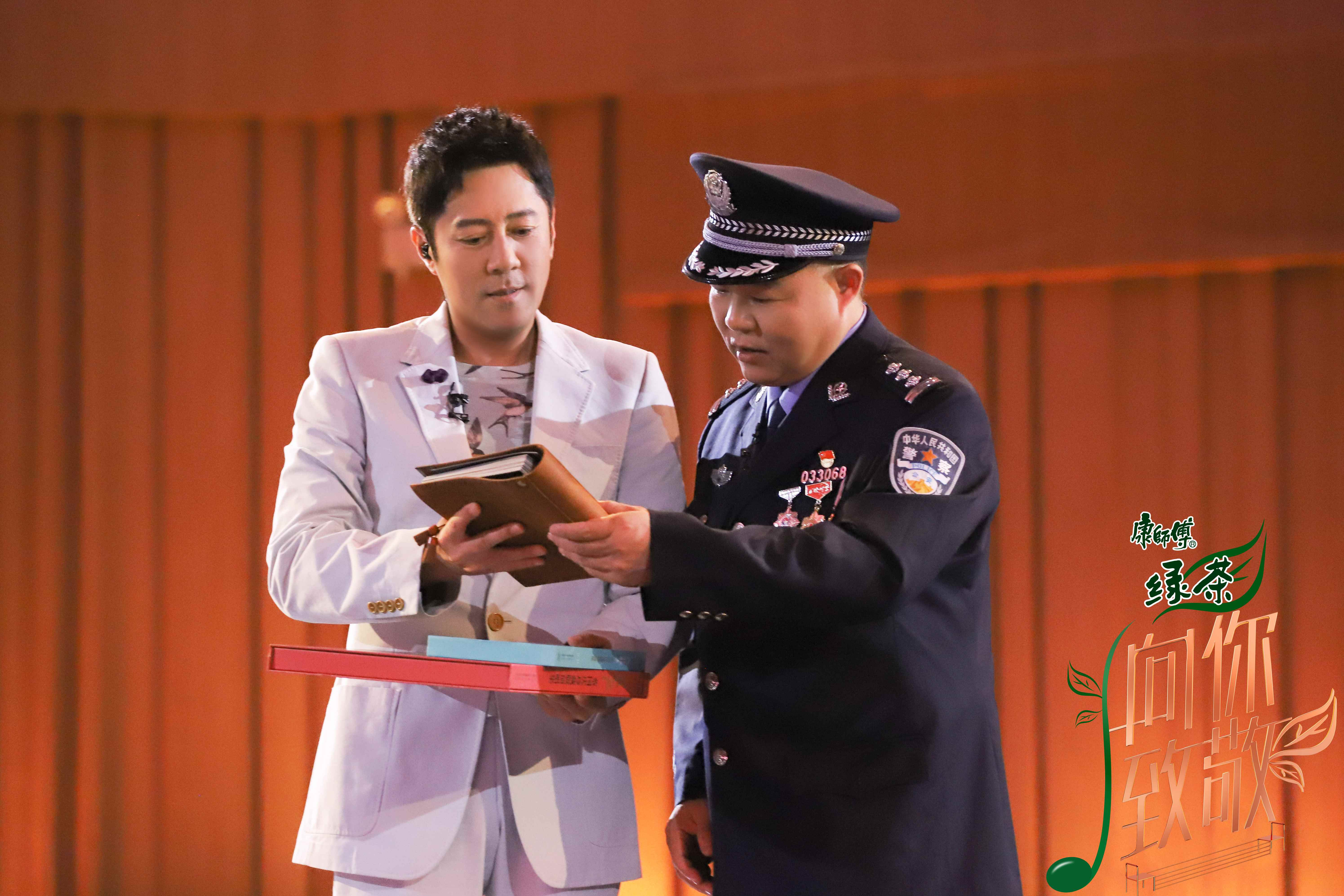 是全国扫黑除恶专家库成员,奋战刑侦一线近30年,破获各类案件三千余起