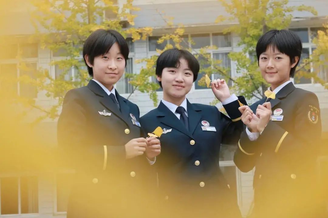 军校的秋景照美爆了