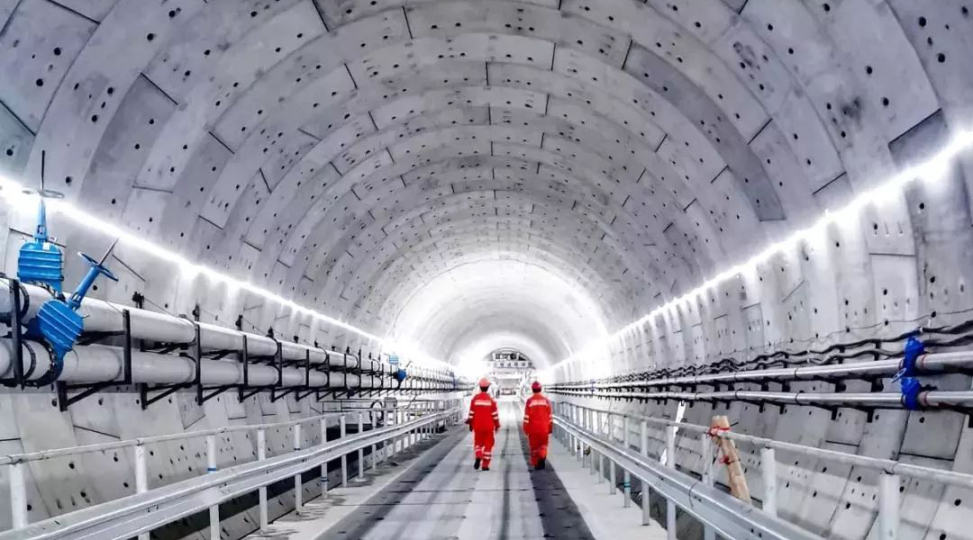 隧道|海底隧道是怎么建造的？和挖地铁一样吗？还真不一样