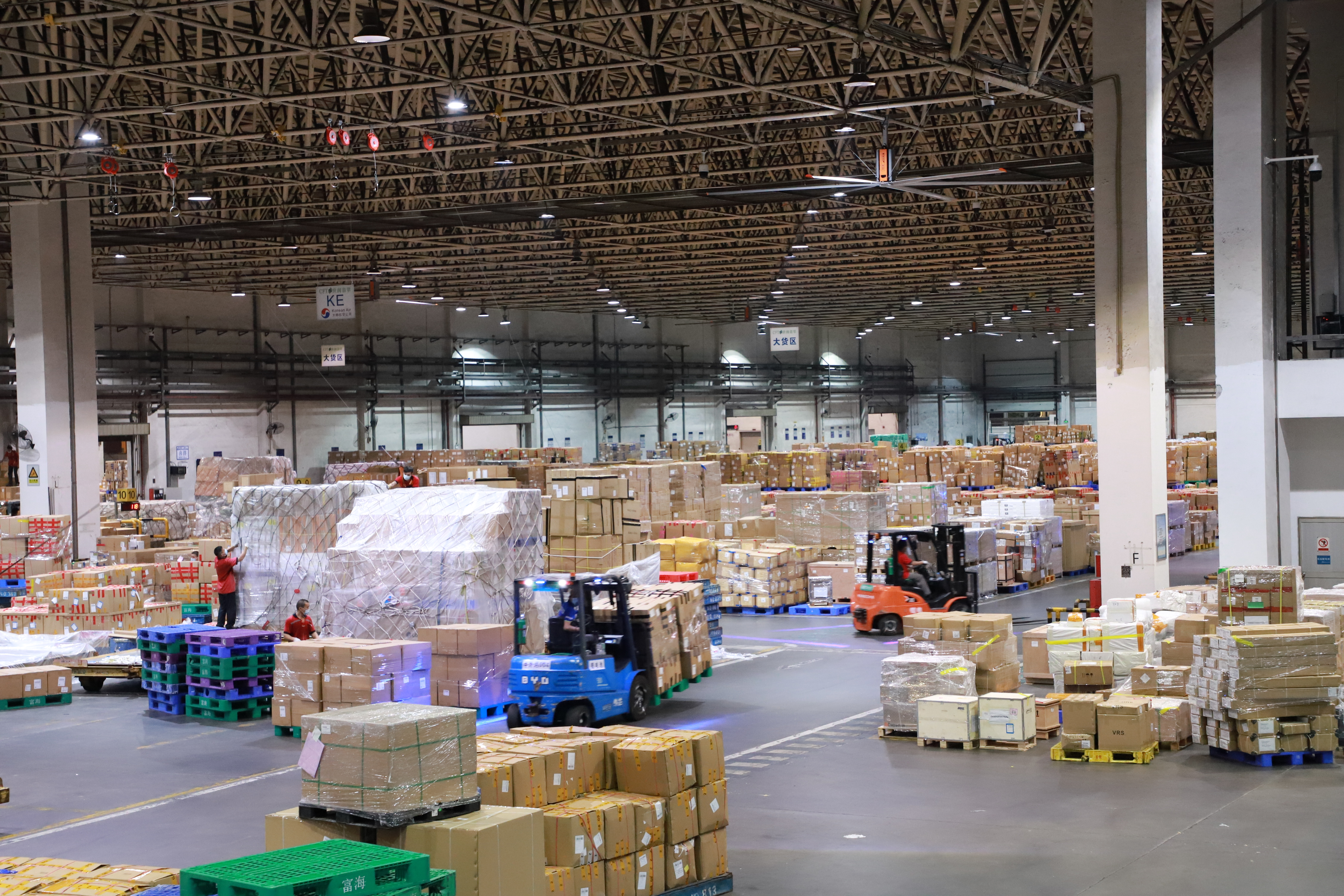 赢战双十一电商盛宴南航白云物流跨境电商货量迎来增长小高峰