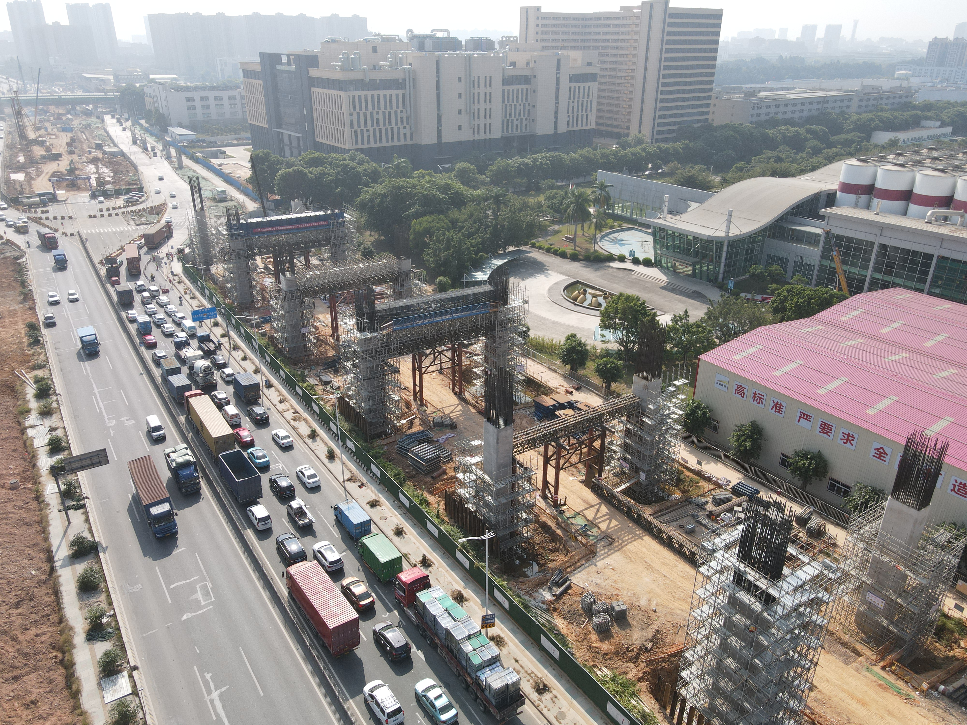 莞番高速公路全线将在2022年底建成通车,届时将结束东莞的东坑镇,横沥