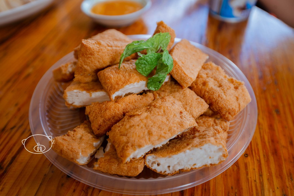 潮州探店凤凰地标性小吃品金灿灿浮豆腐