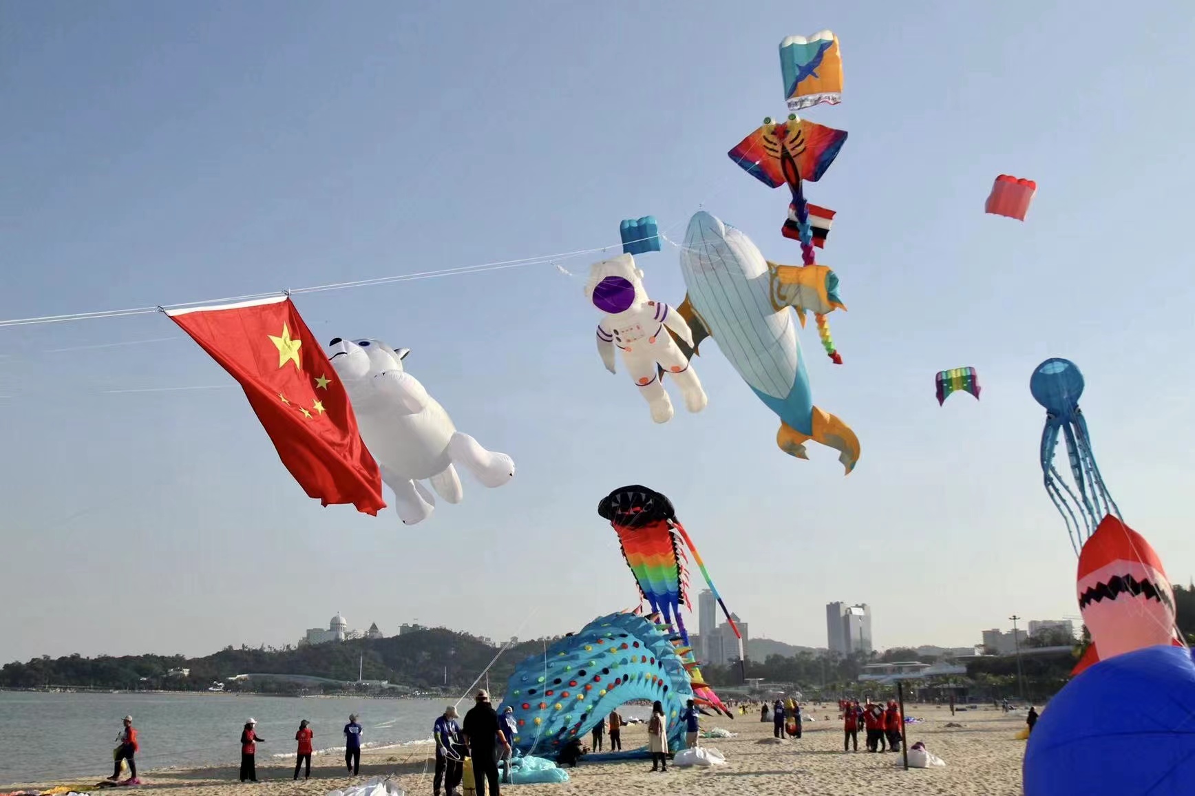 群体纸鸢飞舞好心情广东风筝锦标赛珠海争奇斗艳