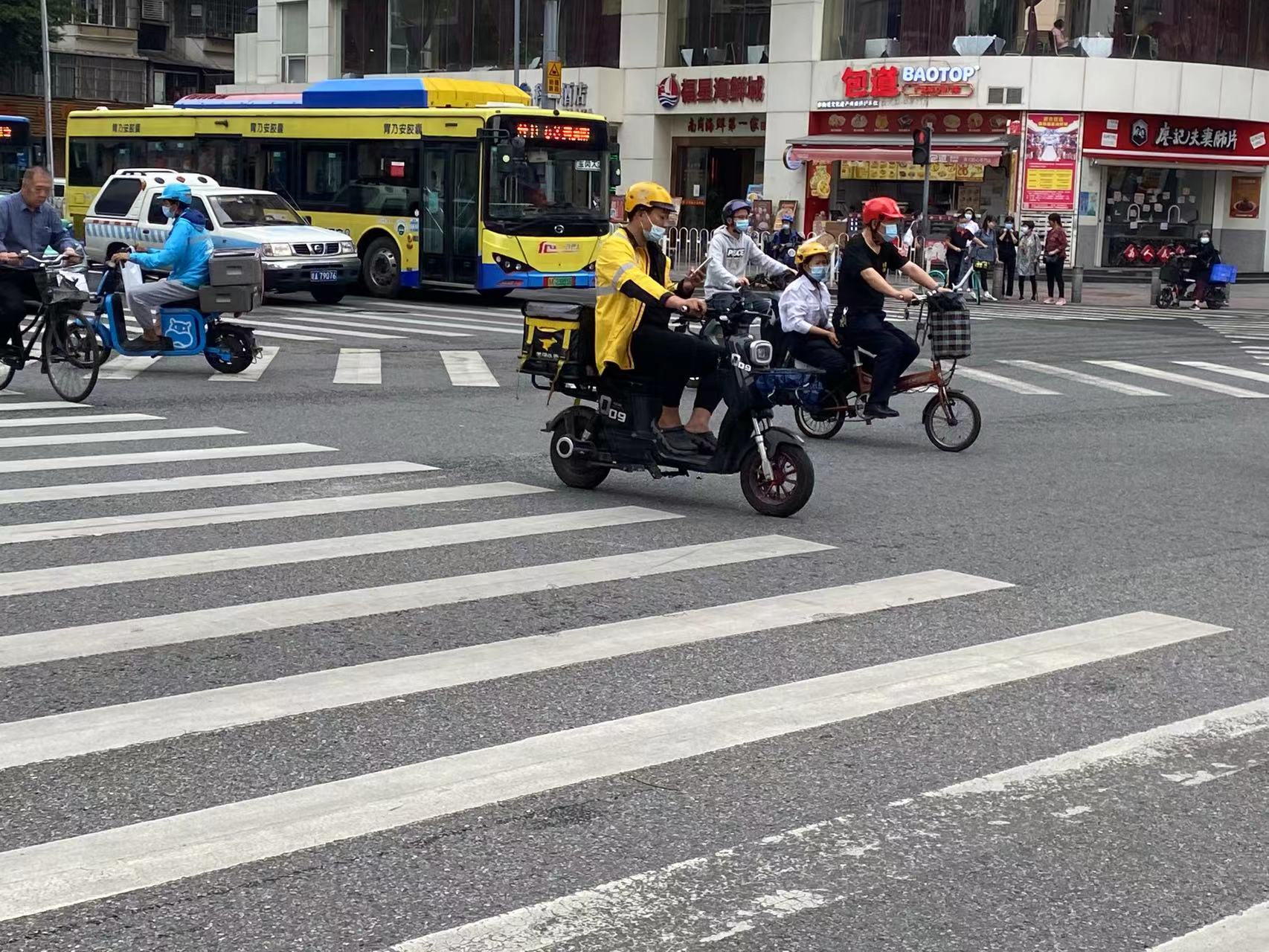 如何讓外賣小哥慢下來今年來廣州查處外賣電動車交通違法13萬宗