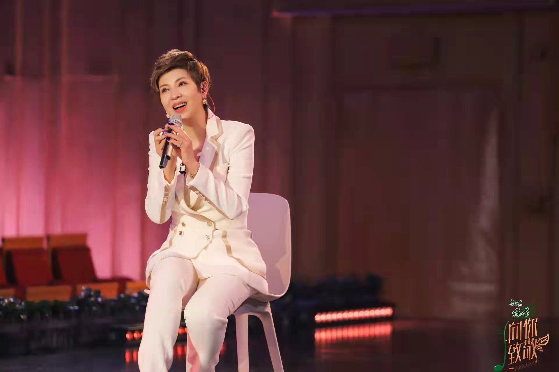 萱花草在此刻杭天琪致敬拆弹专家