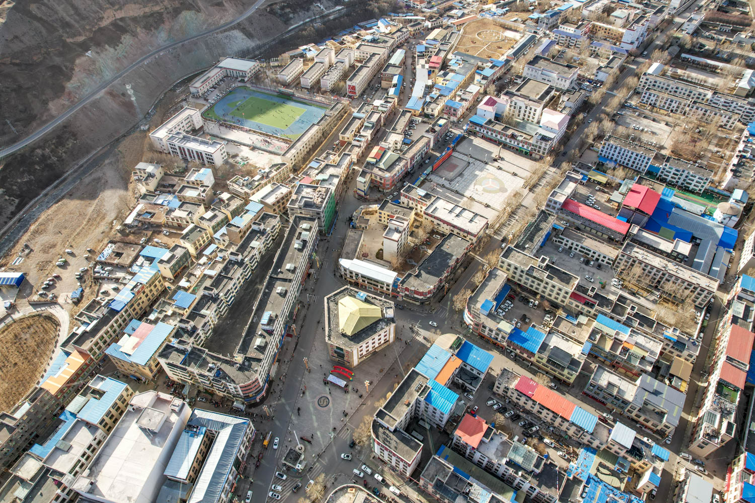 本月,渝帆与几位朋友在西藏的昌都自驾,这两天来到丁青县,这是一个