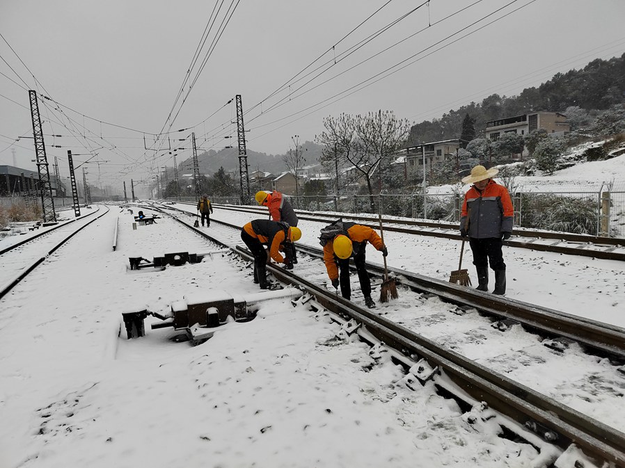 高铁方面:g6429/32,g6435/4,g6433/6,g6105,g6028,g6133,g6245,g6134