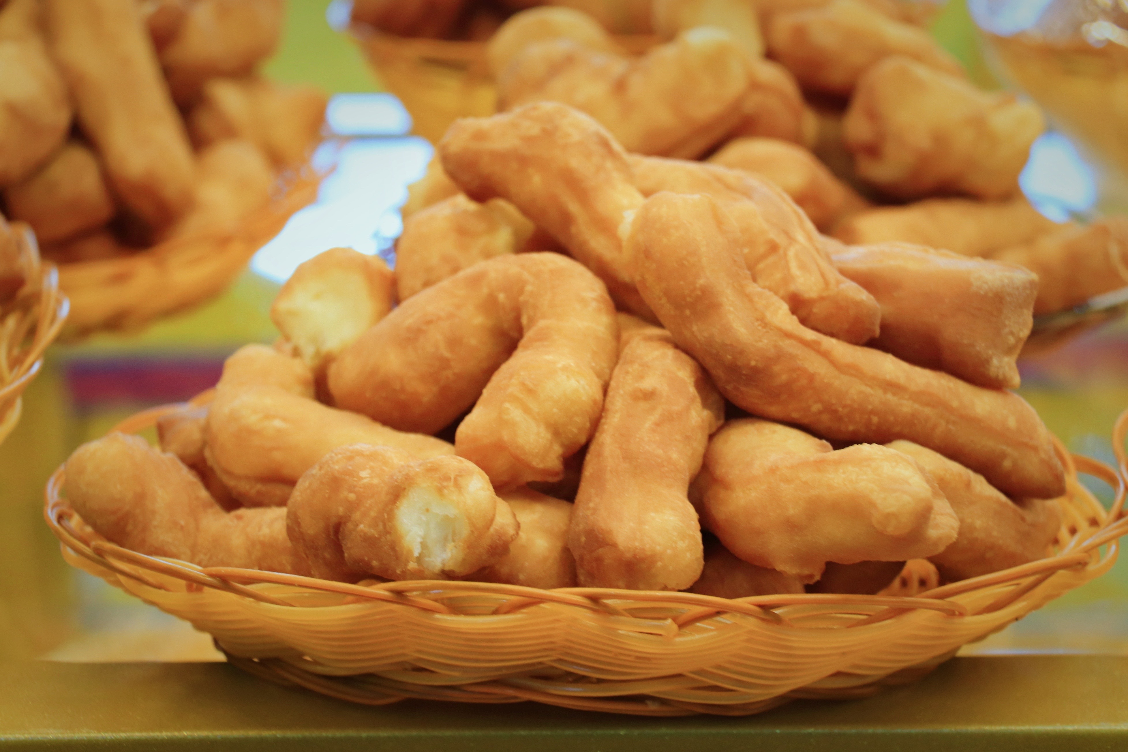 面食更是品种繁多,蒙古果子,芙蓉糕,黄油饼,奶豆腐饼,红糖饼,糖酥饼