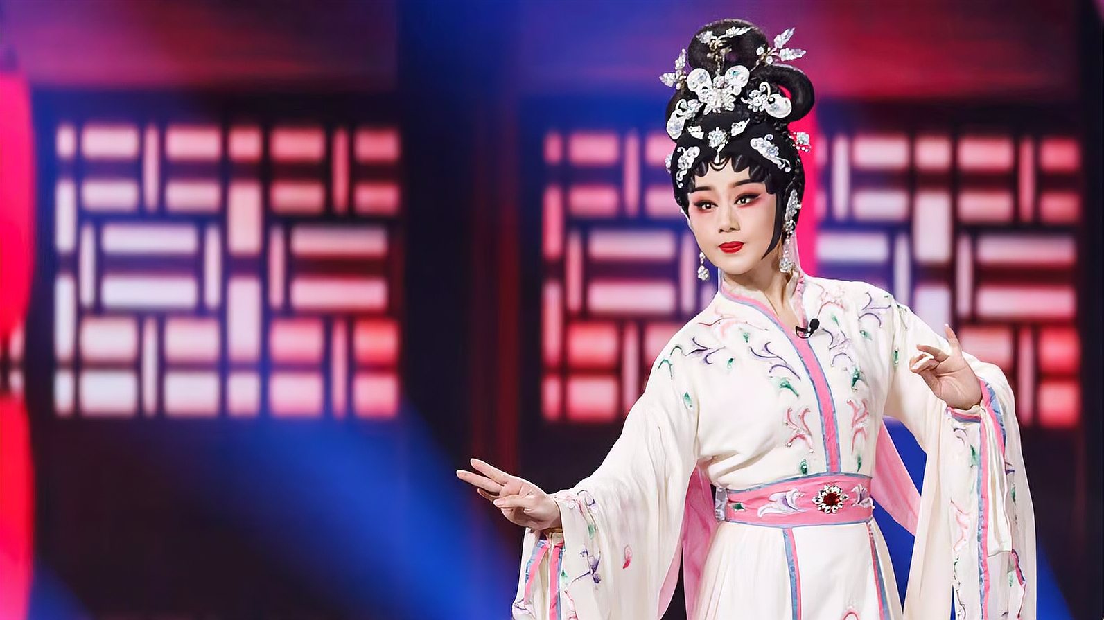 粤剧元素搭配怀旧金曲曾小敏创新的步伐不会停止