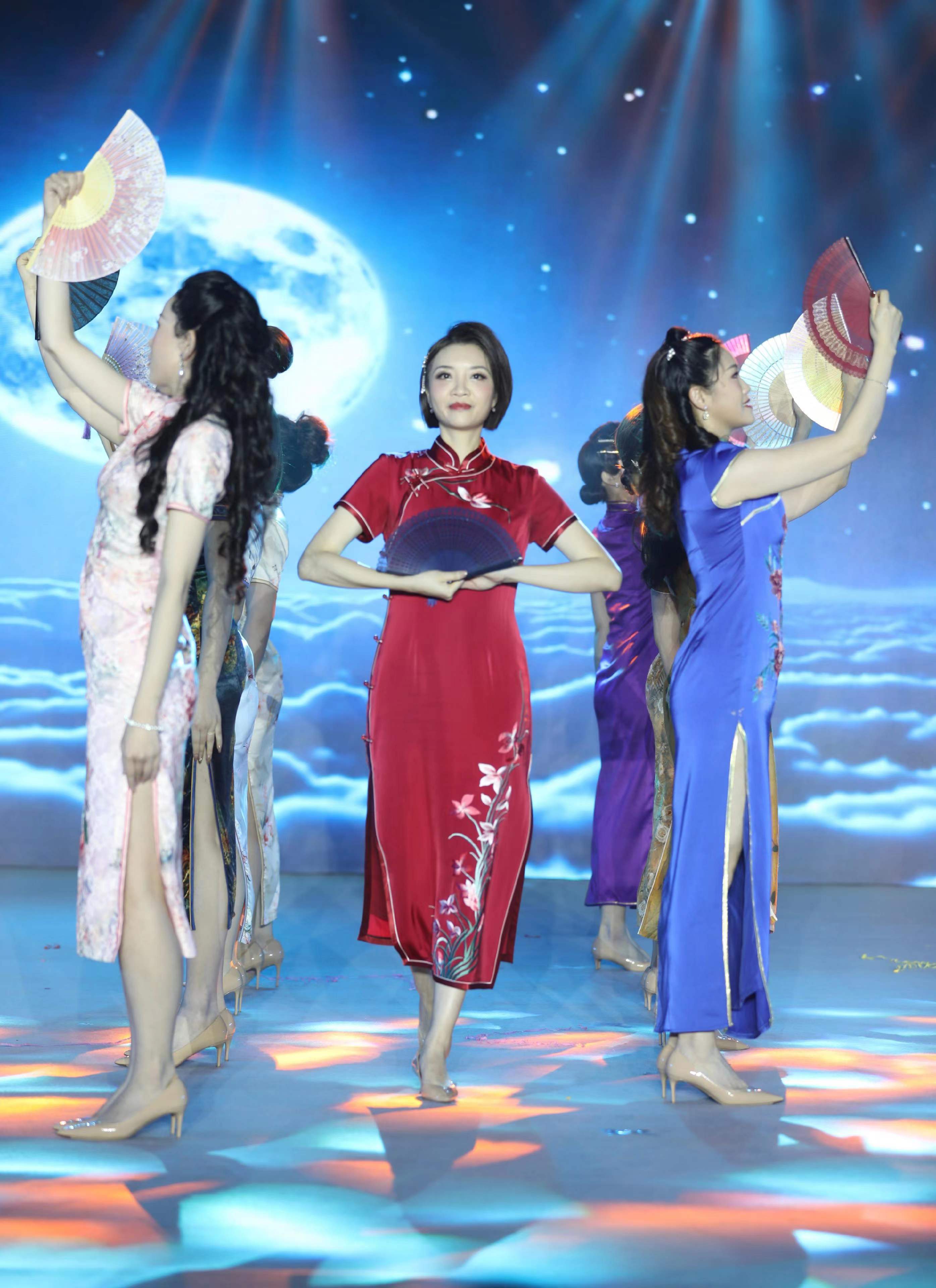 传统碰撞时尚首届大湾区旗袍巾帼风采大赛决赛举行