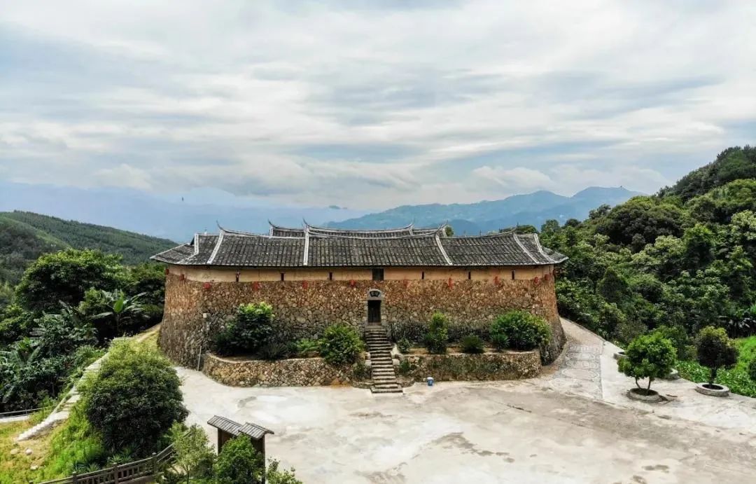 闽清古厝娘寨屹立百年的古寨堡古朴的艺术殿堂