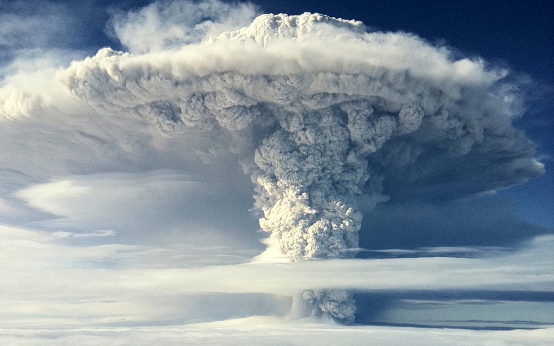 多巴火山爆发图片