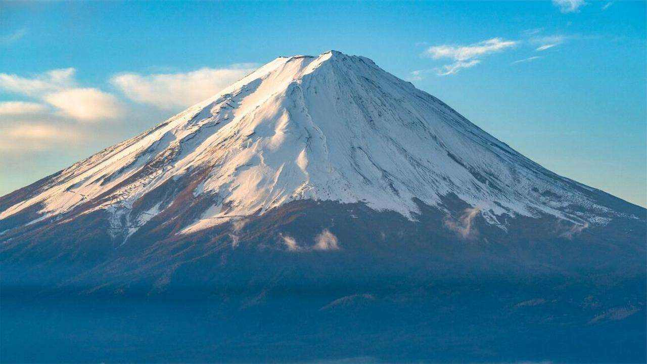 富士山喷火口从44暴涨至300个，汤加火山会导致富士山大爆发吗？_人民号