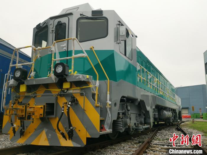 中国首台出口巴西纯锂电池调车机车发运