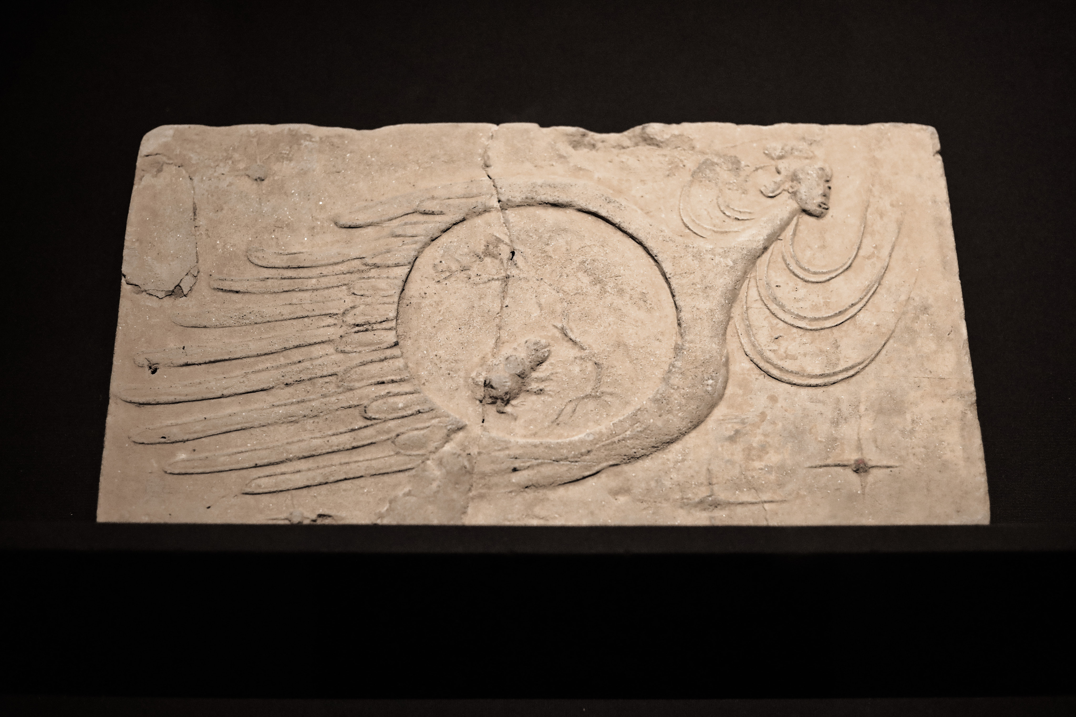 月神画像砖长方形画像砖,主要图案为月神图.