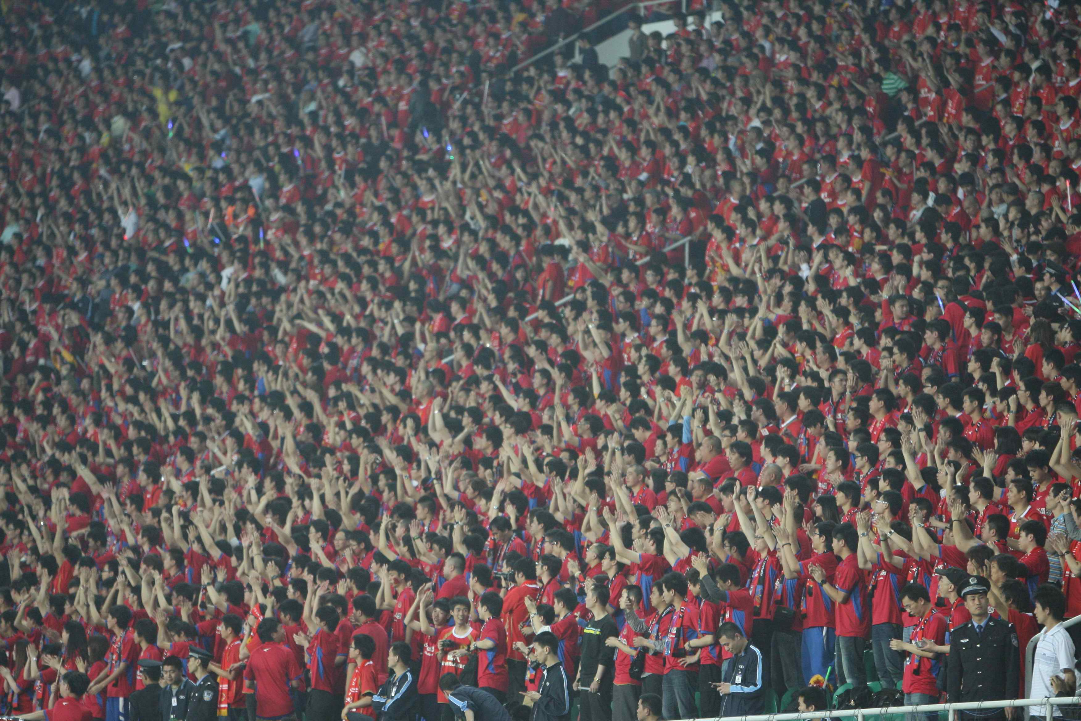 新赛季中超观众席能否重现球迷汹涌的景象?