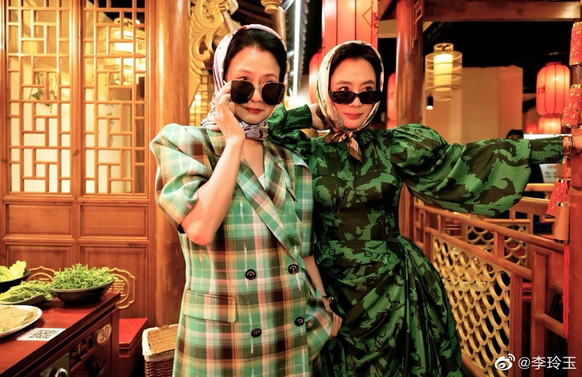 三个女人一台戏,五个老闺蜜呢?