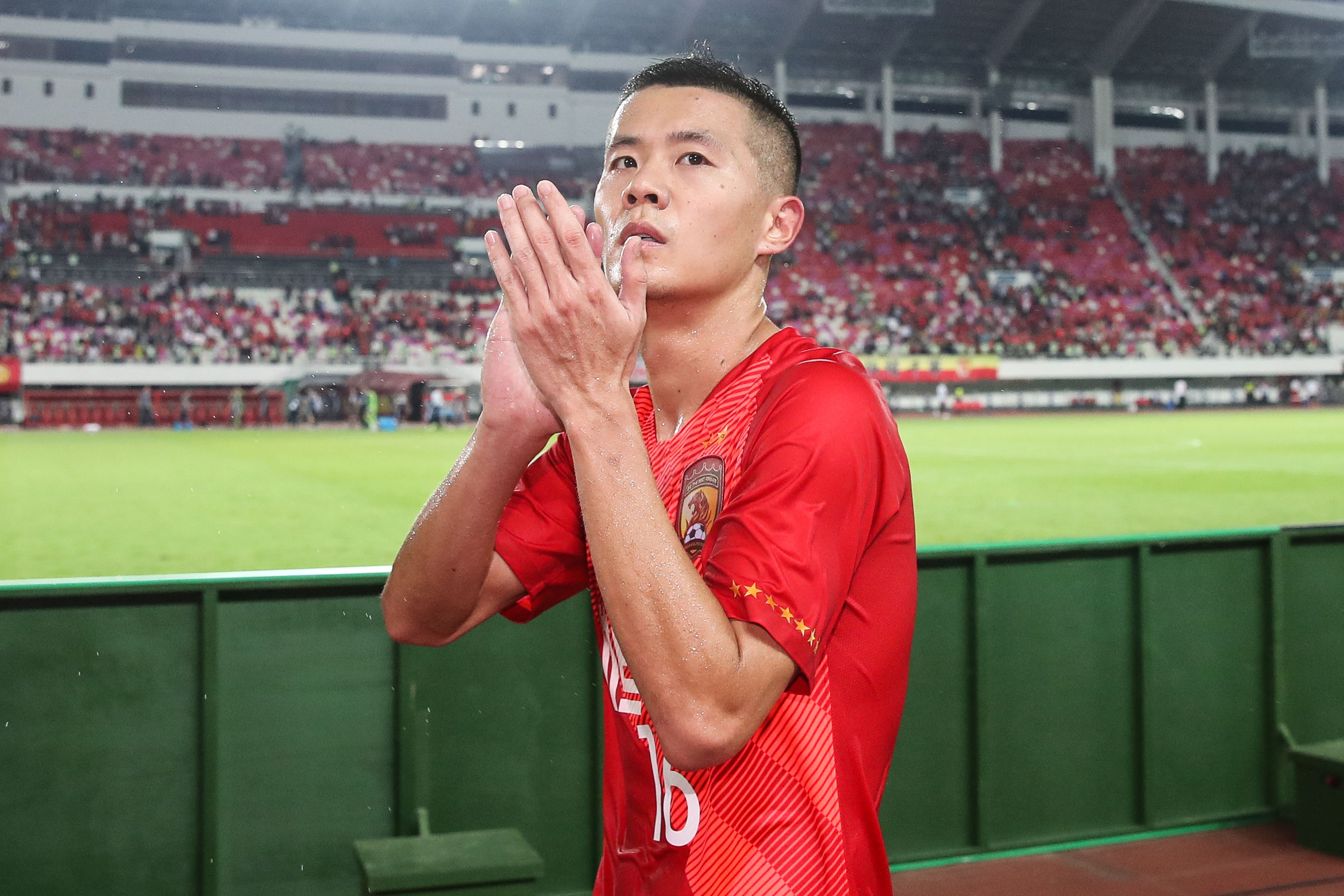 中国足球黄博文退役无悬念退役职业球员担任国字号教练大势所趋