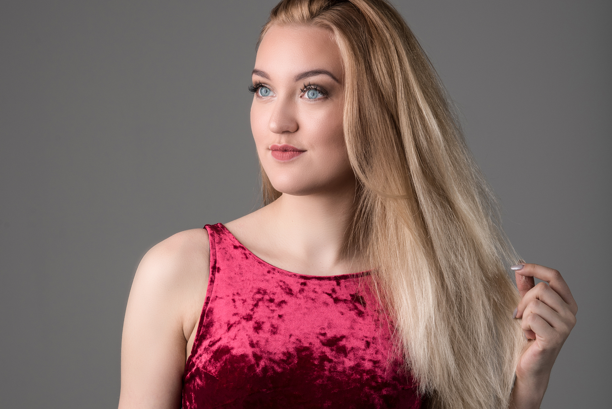 在传统民族服装上,爱沙尼亚未婚女孩和已婚妇女有明显区别,未婚女孩