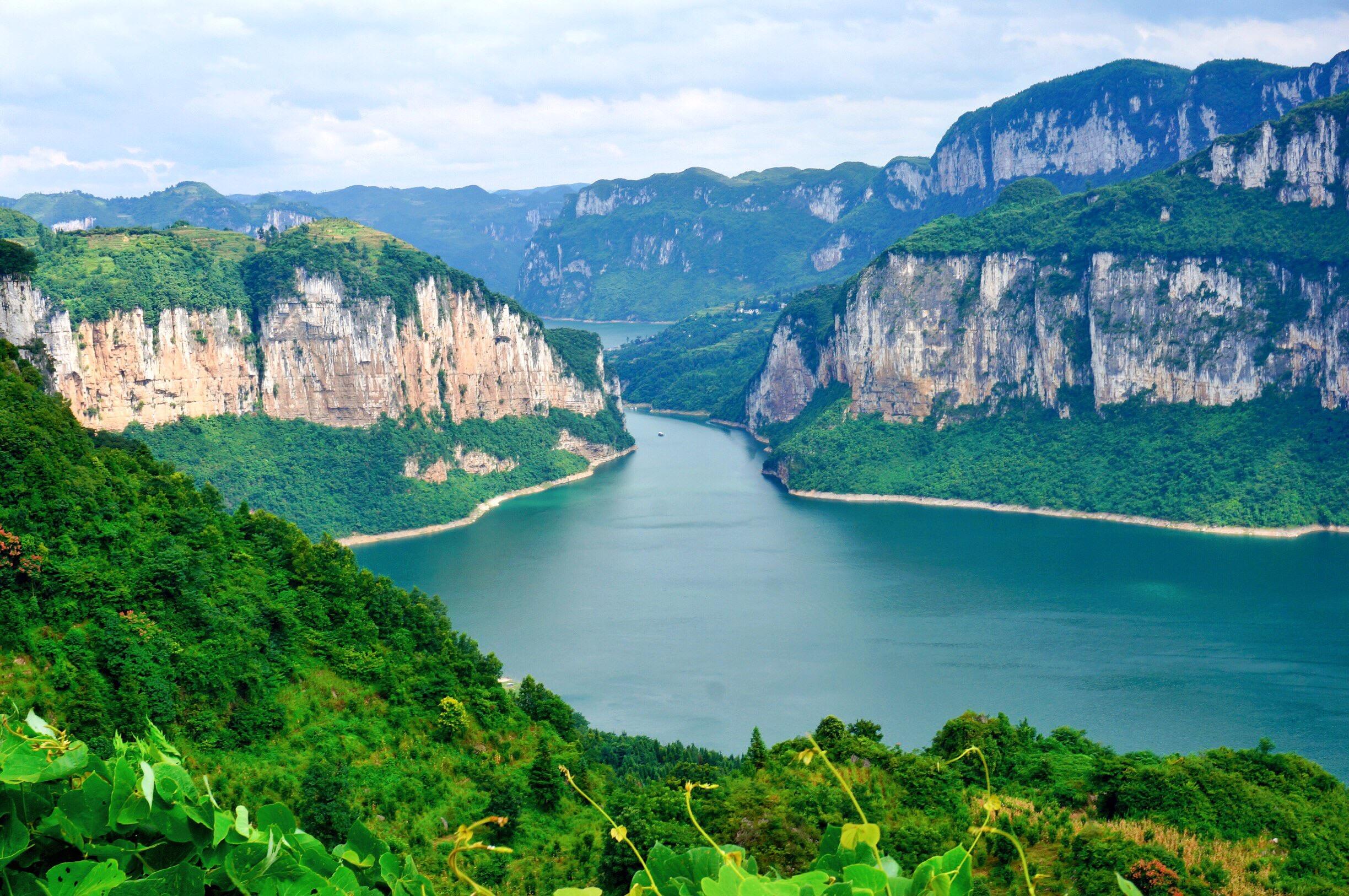 乌江源千里画廊从纳雍到黔西形成了一条壮丽而柔美的风光带