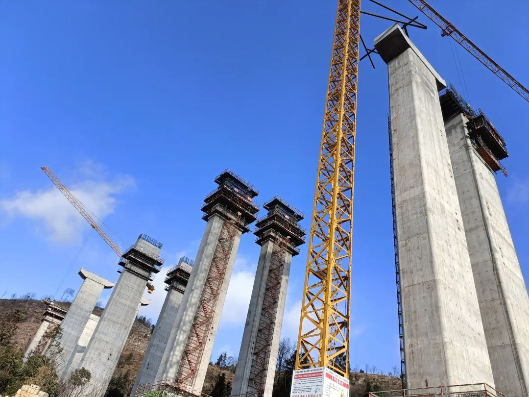 纳晴高速公路是纳雍至兴义高速公路(g7612)的重要组成部分全长约162