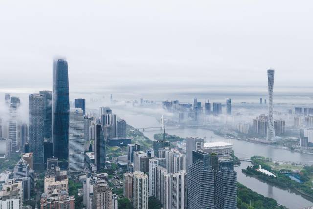 航拍大片看煙雨廣州羊城秒變水墨畫