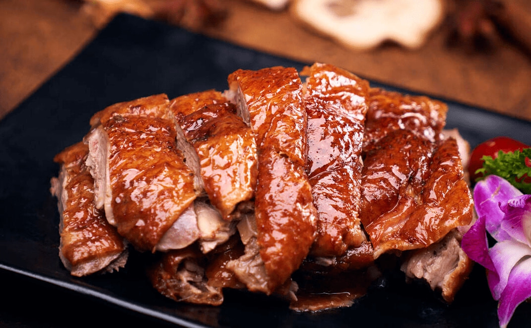 9:汴京烤鸭(河南)汴京烤鸭是河南开封特色传统美食之一,此菜是历史