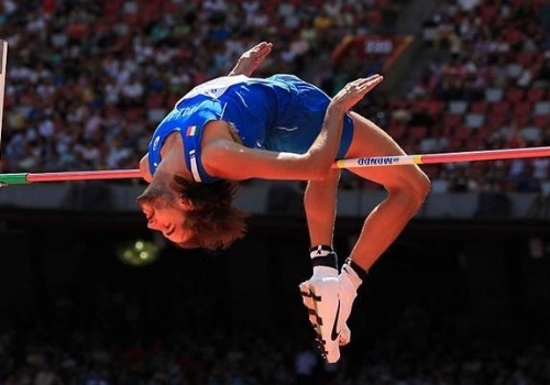 天赋异禀15岁少年跳高1米91索托马约尔之子有望续写传奇