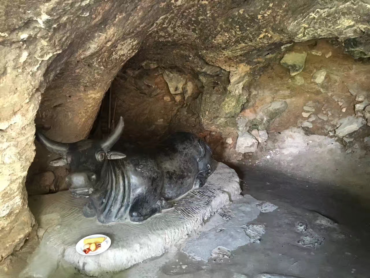 河南鶴壁雲夢山春秋時期名人鬼谷子隱居地遊客因為好奇而來