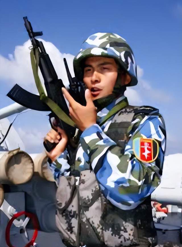 56冲的绝唱qbz56c短步枪为海军量身定制的短突击步枪