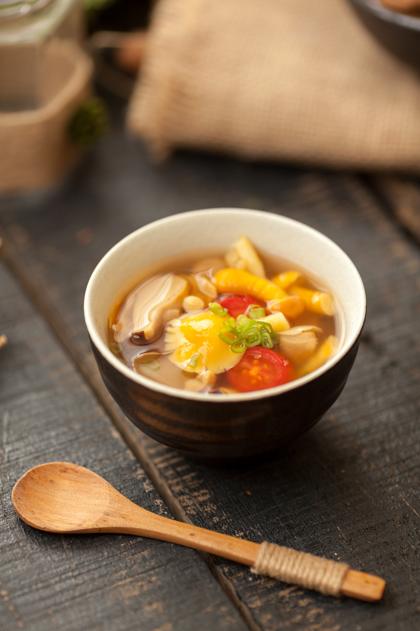 比鸡汤还香的西红柿蘑菇汤营养丰富还美味素食爱好者最爱