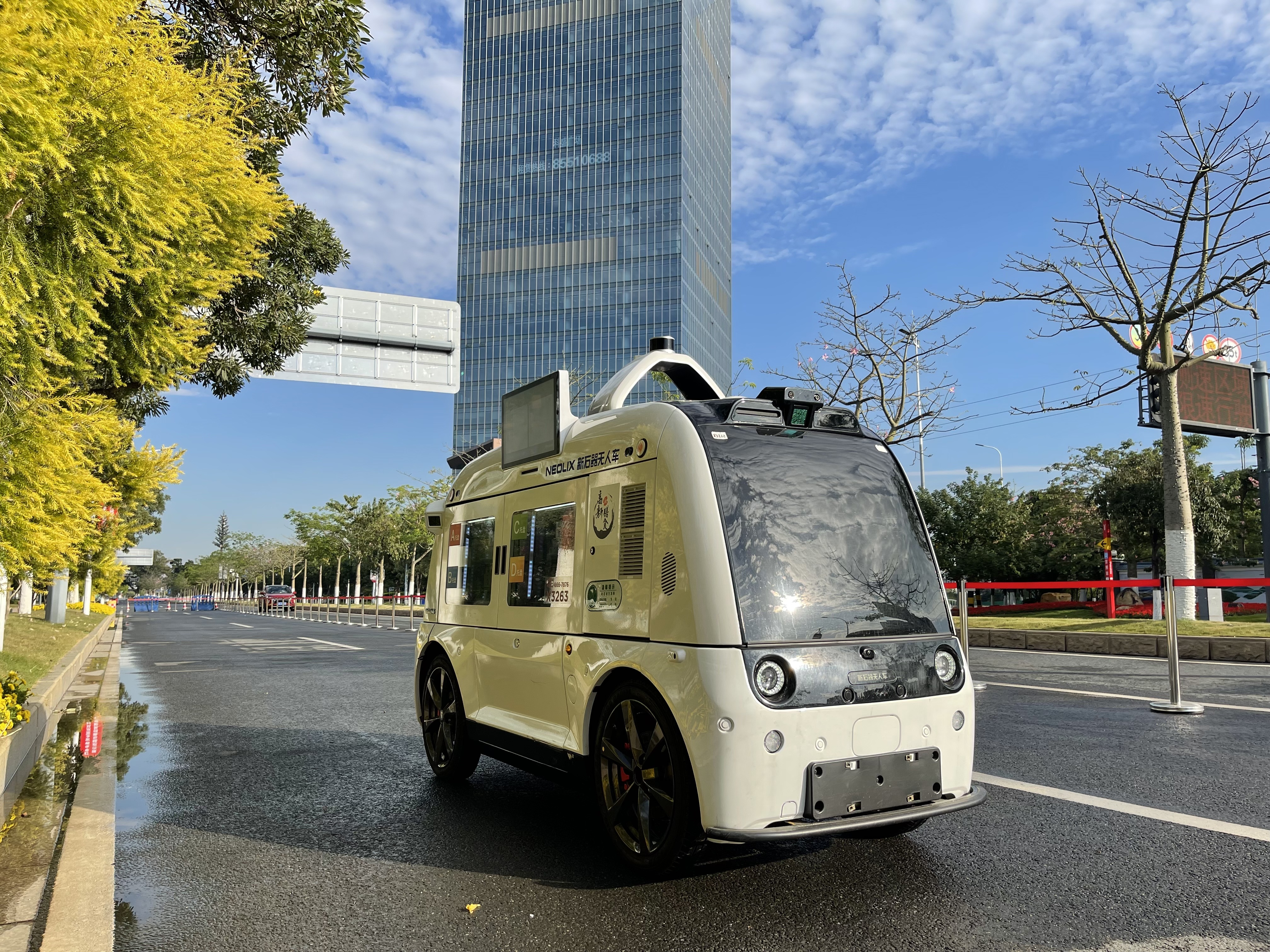 扬手即停立即出餐广州黄埔全国首推无人餐车经营试点备案