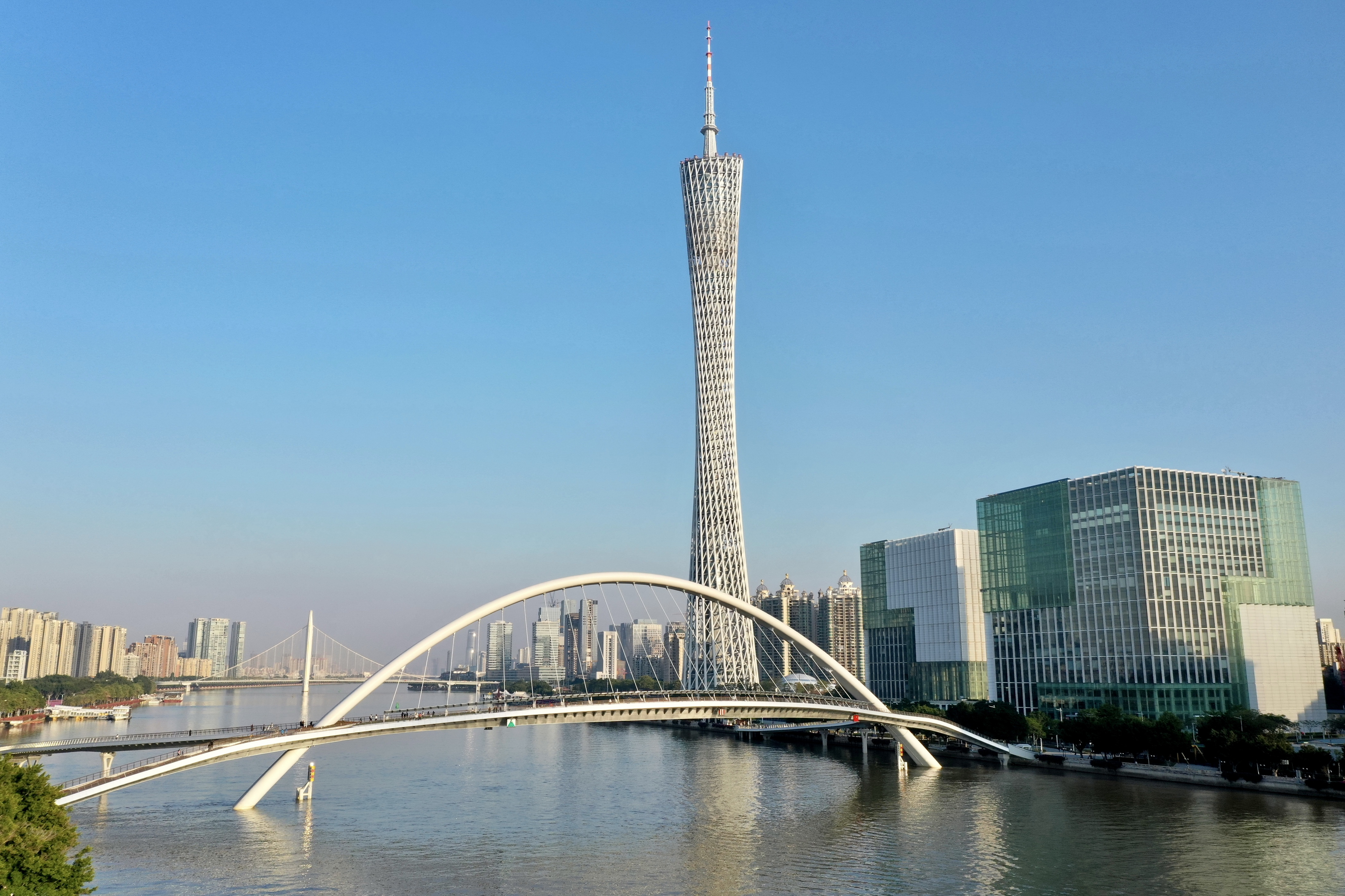 城新城意海珠有座数字孪生广州塔