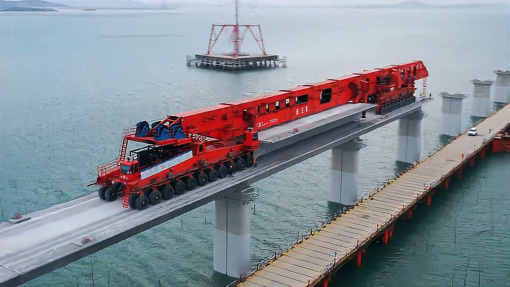 【千吨级架桥一体机昆仑号 】日前,新建福厦高铁湄洲湾跨海大桥无砟