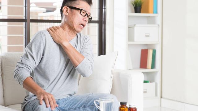肩膀疼痛的原因有哪些不要认为是肩周炎要注意这些隐藏的疾病