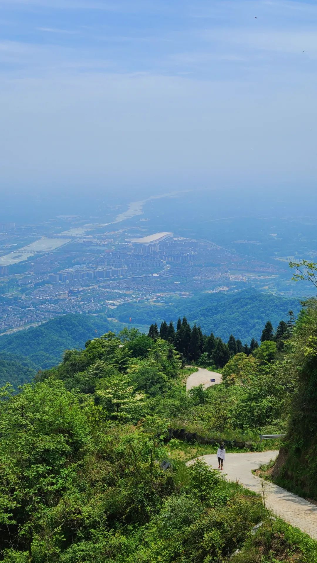 都江堰360度观景台观鱼嘴遥望雪山可野餐玩滑翔伞免费