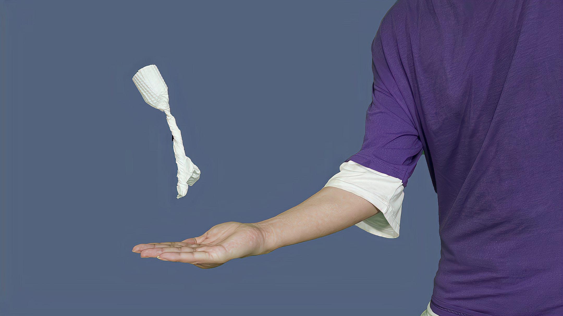 揭秘刘谦纸巾漂浮魔术高手看5遍也猜不到