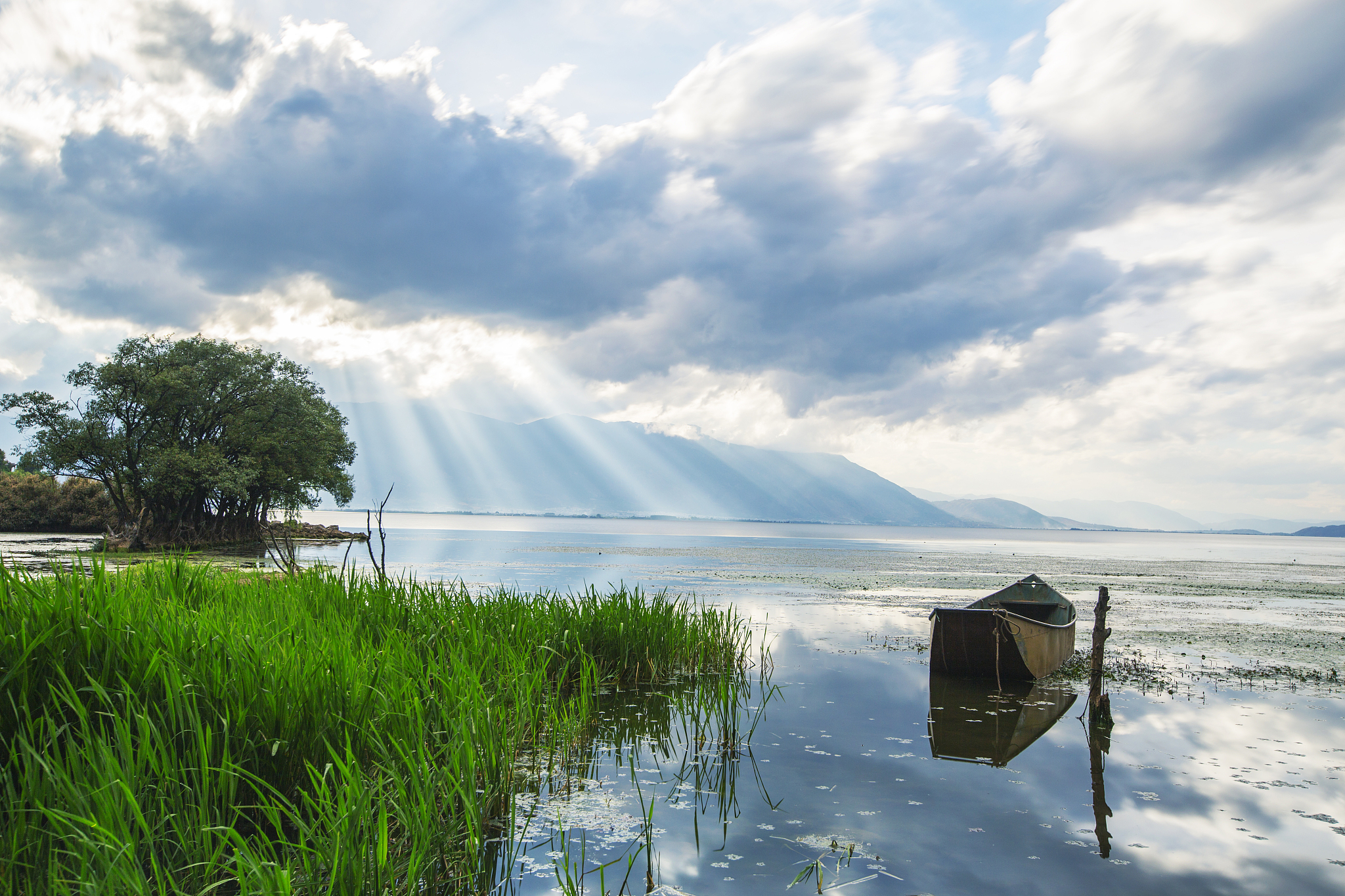 洱海边上就能望到的苍山远观雪景就完了景点多到三天逛不完