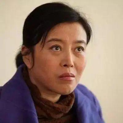 她演过《你好,李焕英》里的中年玉梅,演过《我的真朋友》里的田母