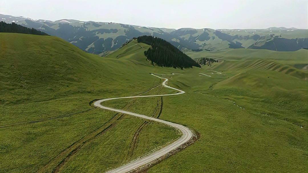 实拍翻越天山的古道精伊牧道精河托乎拉苏越野suv一同翻越
