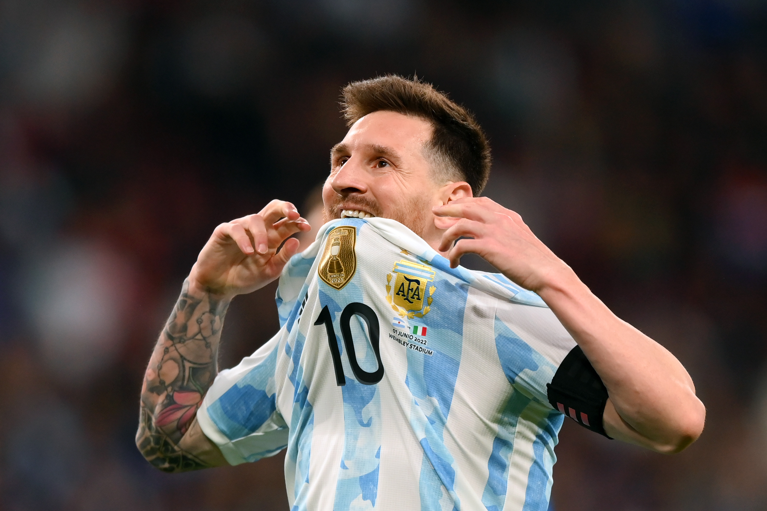 30阿根廷夺冠梅西2助攻第40冠3大巨星破门万人狂欢