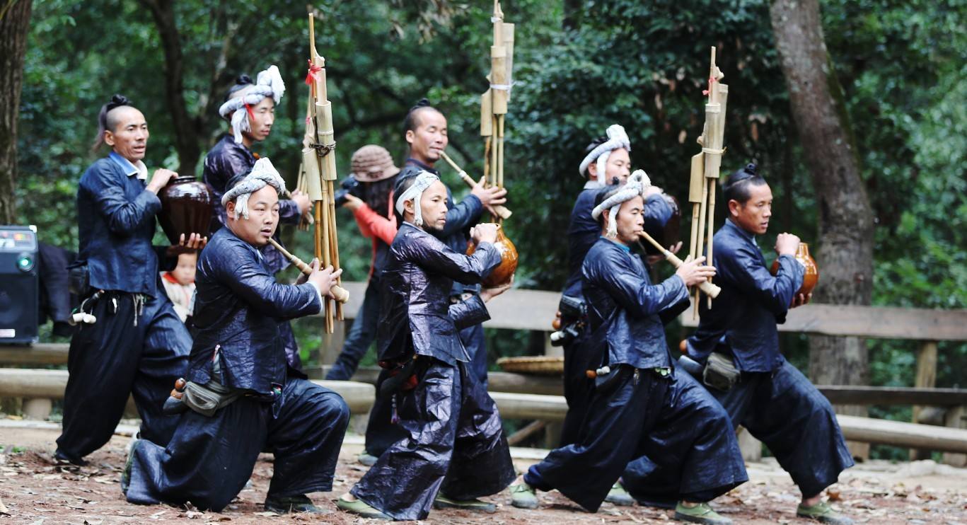 贵州从江岜沙村男人的发式很特别苗语称作户棍