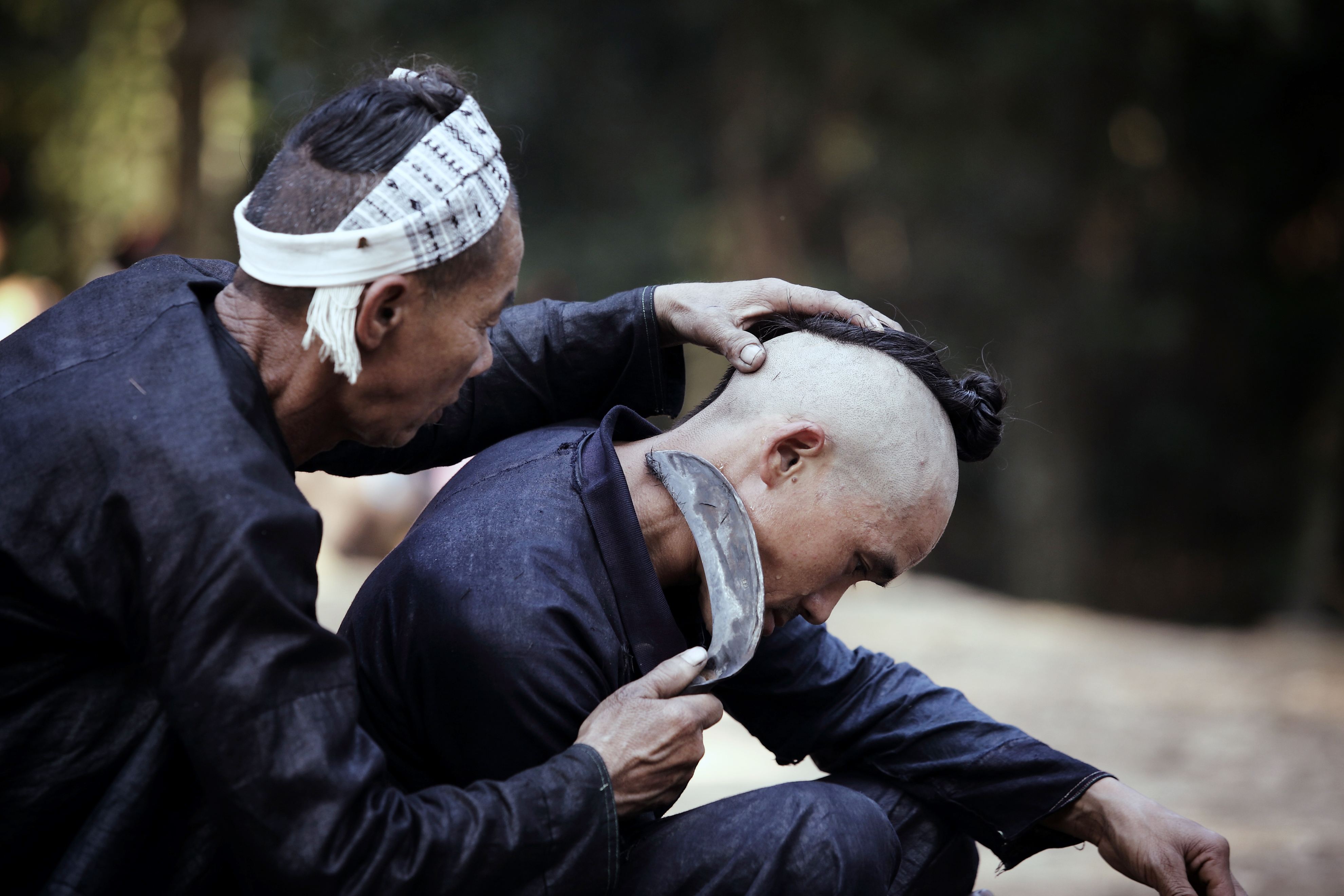 贵州从江岜沙村男人的发式很特别苗语称作户棍